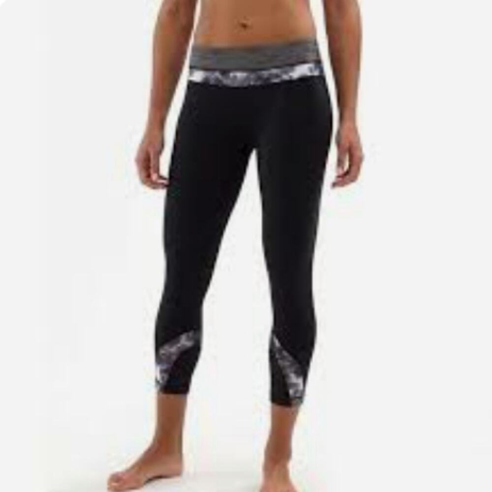 LULULEMON GRAY/BLACK MARBLE WUNDER  UNDER CROP LEGGING SIZE 6